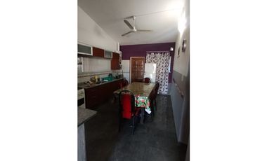 SE VENDE CASA ( PH) EN VILLA DEL LAGO A 4 CUADRAS DEL CUCU