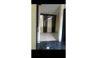 SE ARRIENDA CASA PARA USO COMERCIAL, DOS NIVELES, AREAS 190 MTS
