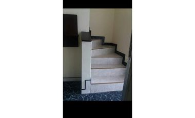 SE ARRIENDA CASA PARA USO COMERCIAL, DOS NIVELES, AREAS 190 MTS