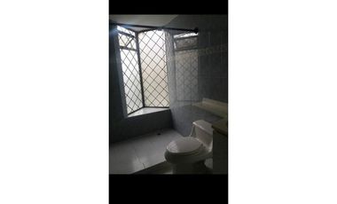 SE ARRIENDA CASA PARA USO COMERCIAL, DOS NIVELES, AREAS 190 MTS