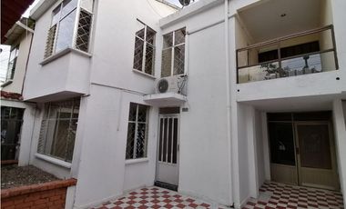 SE ARRIENDA CASA PARA USO COMERCIAL, DOS NIVELES, AREAS 190 MTS