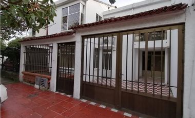 SE ARRIENDA CASA PARA USO COMERCIAL, DOS NIVELES, AREAS 190 MTS