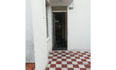 SE ARRIENDA CASA PARA USO COMERCIAL, DOS NIVELES, AREAS 190 MTS