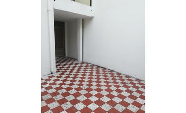 SE ARRIENDA CASA PARA USO COMERCIAL, DOS NIVELES, AREAS 190 MTS