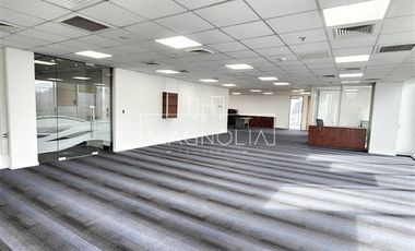 Oficina en Arriendo en A pasos del Metro Manquehue, Futura línea 7 del Metro, excelente conectiviad