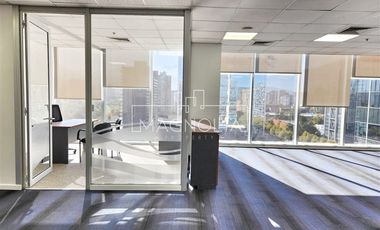 Oficina en Arriendo en A pasos del Metro Manquehue, Futura línea 7 del Metro, excelente conectiviad