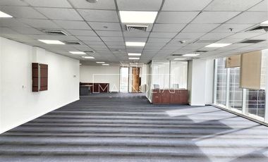 Oficina en Arriendo en A pasos del Metro Manquehue, Futura línea 7 del Metro, excelente conectiviad