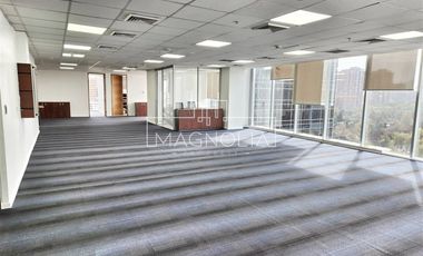 Oficina en Arriendo en A pasos del Metro Manquehue, Futura línea 7 del Metro, excelente conectiviad