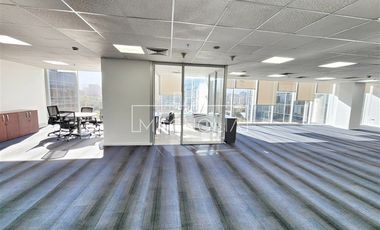 Oficina en Arriendo en A pasos del Metro Manquehue, Futura línea 7 del Metro, excelente conectiviad