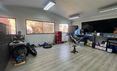 Local Comercial en Arriendo en Av. Vitacura / La Aurora