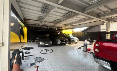 Local Comercial en Arriendo en Av. Vitacura / La Aurora