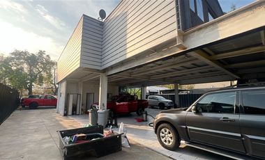 Local Comercial en Arriendo en Av. Vitacura / La Aurora