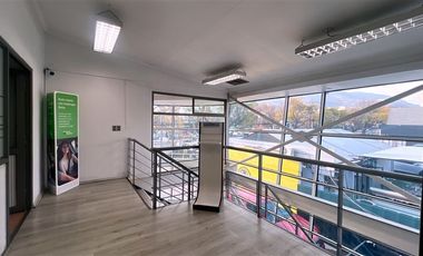 Local Comercial en Arriendo en Av. Vitacura / La Aurora