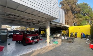 Local Comercial en Arriendo en Av. Vitacura / La Aurora
