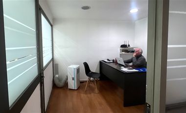 Local Comercial en Arriendo en Av. Vitacura / La Aurora