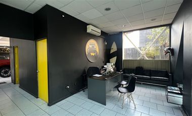 Local Comercial en Arriendo en Av. Vitacura / La Aurora