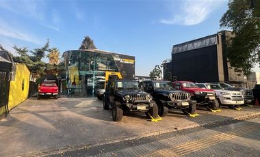 Local Comercial en Arriendo en Av. Vitacura / La Aurora
