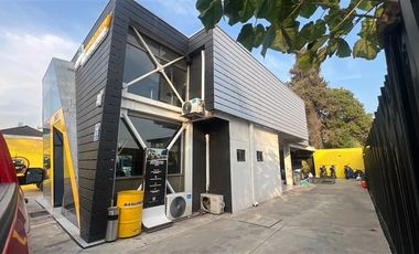 Local Comercial en Arriendo en Av. Vitacura / La Aurora