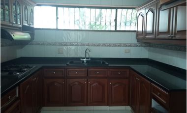 ALQUILO CASA COMERCIAL LA FLORA