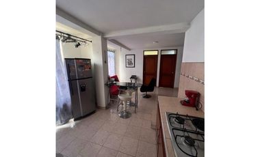SE VENDE CASA ESQUINERA EN CUBA CON 2 PISOS INDEPENDIENTES Y LOCAL