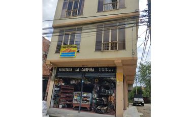 SE VENDE CASA ESQUINERA EN CUBA CON 2 PISOS INDEPENDIENTES Y LOCAL