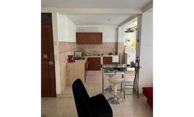 SE VENDE CASA ESQUINERA EN CUBA CON 2 PISOS INDEPENDIENTES Y LOCAL