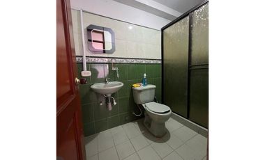SE VENDE CASA ESQUINERA EN CUBA CON 2 PISOS INDEPENDIENTES Y LOCAL