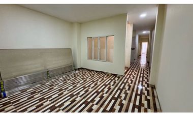 Casa multifamiliar con local en venta - Barrio Obrero Palmira Valle