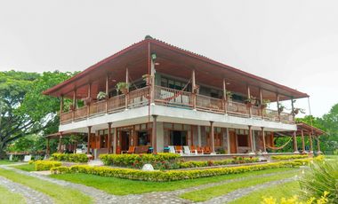 VENTA DE FINCA-HOTEL EN MONTENEGRO, QUINDO, COLOMBIA