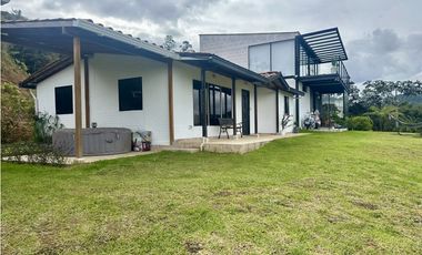 Venta De Casa Campestre en El Retiro