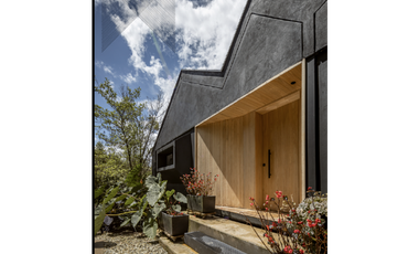 CASA CAMPESTRE, LOTE INDEPENDIENTE, entrando por Sajonia