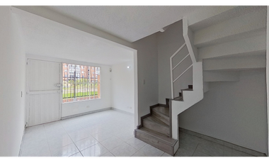 Venta Casa Cerezos de Nueva Castilla , abajo Av Cali