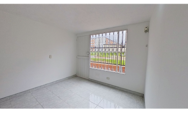 Venta Casa Cerezos de Nueva Castilla , abajo Av Cali