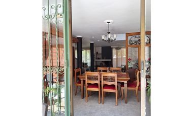 Vendo amplia casa 256 metros en el Poblado Cola del Zorro