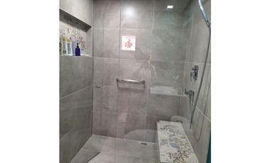 Vendo amplia casa 256 metros en el Poblado Cola del Zorro