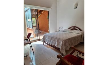 Vendo amplia casa 256 metros en el Poblado Cola del Zorro