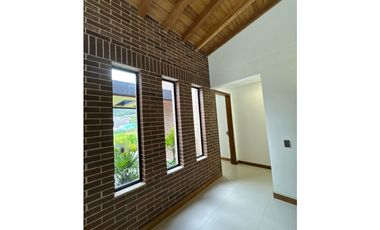 Hermosa casa campestre nueva enParcelacion vía La Ceja- San Antonio