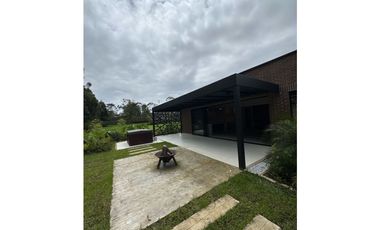 Hermosa casa campestre nueva enParcelacion vía La Ceja- San Antonio