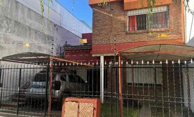 Casa para 2 Familias en venta en Wilde Centro