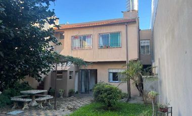 Casa para 2 Familias en venta en Wilde Centro