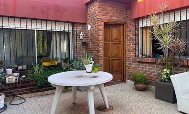 Casa para 2 Familias en venta en Wilde Centro