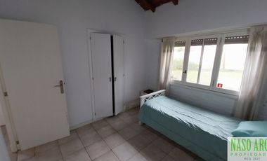 Chalet en venta en Sierra de los Padres. Lindero al Golf. Apto crédito.
