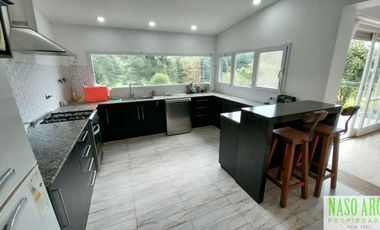 Chalet en venta en Sierra de los Padres. Lindero al Golf. Apto crédito.
