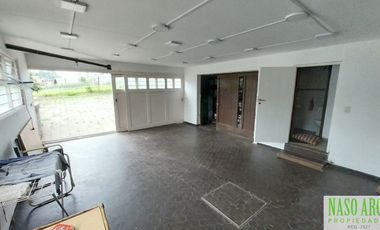 Chalet en venta en Sierra de los Padres. Lindero al Golf. Apto crédito.