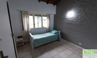 Chalet en venta en Sierra de los Padres. Lindero al Golf. Apto crédito.