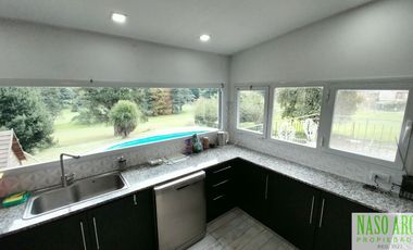 Chalet en venta en Sierra de los Padres. Lindero al Golf. Apto crédito.