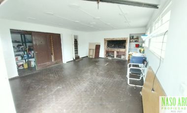 Chalet en venta en Sierra de los Padres. Lindero al Golf. Apto crédito.
