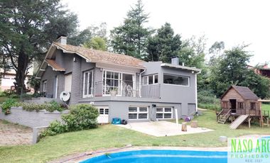 Chalet en venta en Sierra de los Padres. Lindero al Golf. Apto crédito.