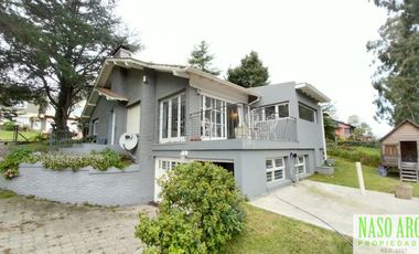 Chalet en venta en Sierra de los Padres. Lindero al Golf. Apto crédito.