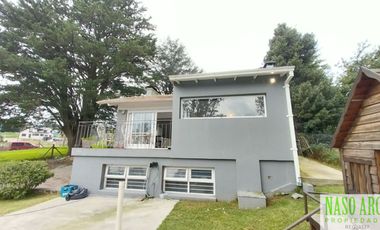 Chalet en venta en Sierra de los Padres. Lindero al Golf. Apto crédito.